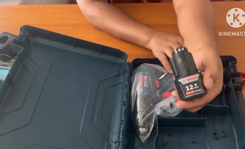 foto de Taladro Percutor Bosch Gsb 12v-30 Brushless + 2 baterias