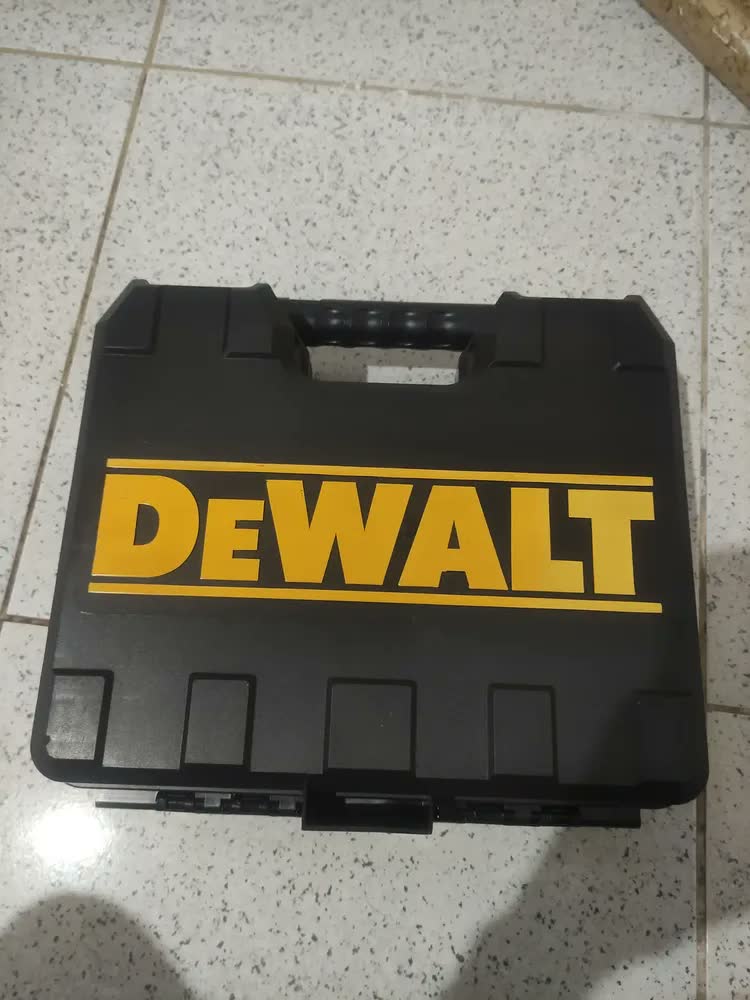 foto de Furadeira de Impacto 13mm 750W DWD502KA Com 5 Brocas