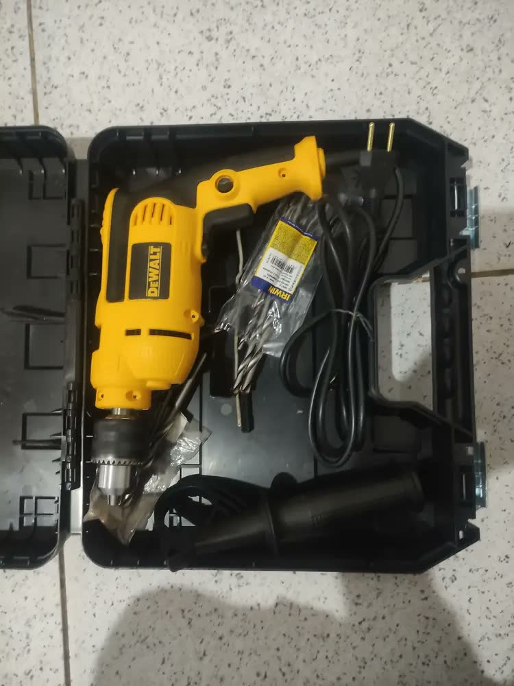 foto de Furadeira de Impacto 13mm 750W DWD502KA Com 5 Brocas
