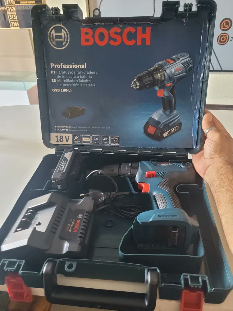 foto de Parafusadeira De Impacto 1/2 Bosch Gsb 180li Com Bat. Cor Azul