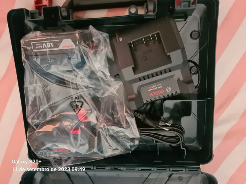 foto de Parafusadeira De Impacto 1/2 Bosch Gsb 180li Com Bat. Cor Azul