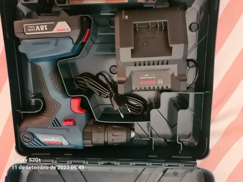 foto de Parafusadeira De Impacto 1/2 Bosch Gsb 180li Com Bat. Cor Azul
