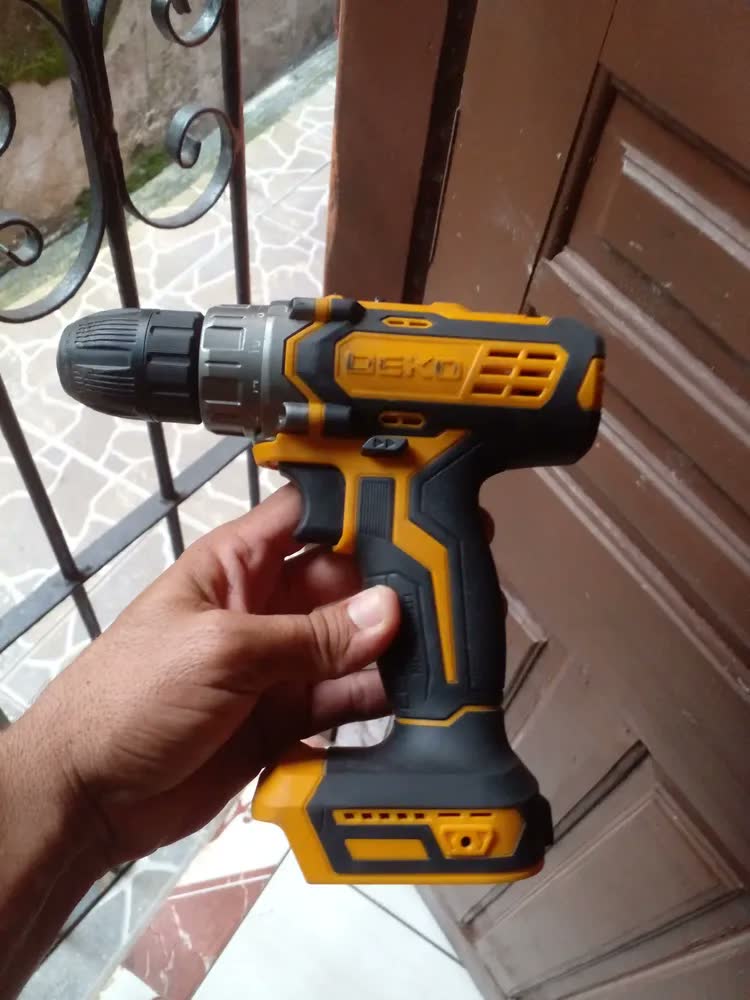 foto de Parafusadeira Furadeira Deko Bateria Lítio-ion DKCD20XL01-H5