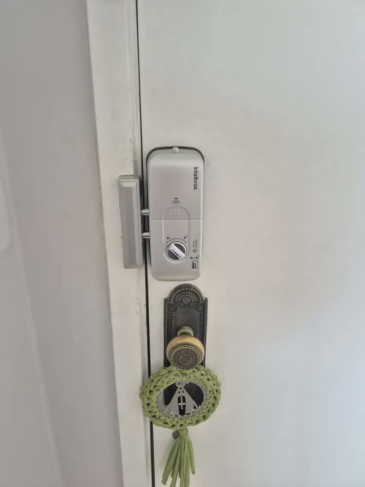 foto de Fechadura De Sobrepor Digital E Senha Com Biometria Fr 220 Intelbras