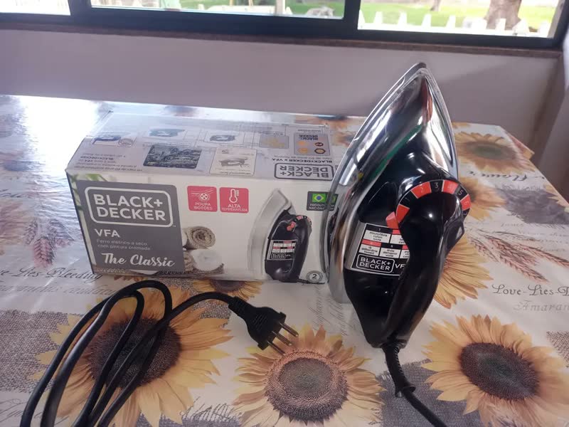foto de Ferro De Passar A Seco Black E Decker Cromado - Vfa1110
