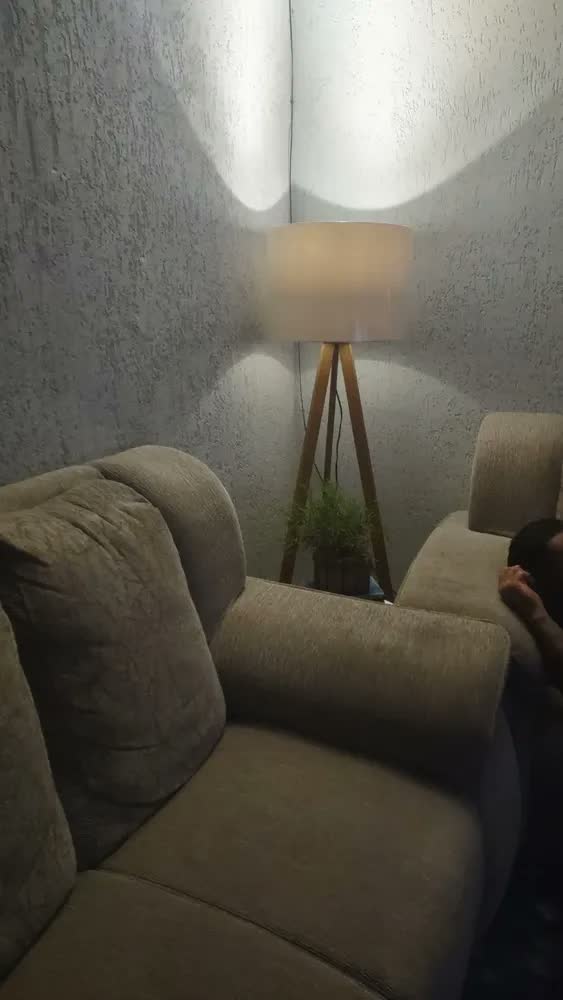 foto de Abajur De Chão Tripé Decoração Iluminação Perfeita  Bivolt