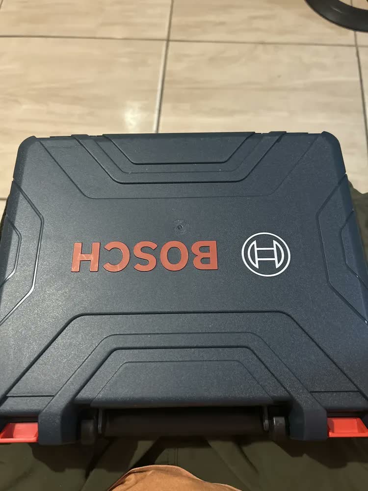 foto de Parafusadeira Furadeira GSR 120-LI 3/8 POL com Bateria 2Ah Carregador Rápido e Maleta Bosch