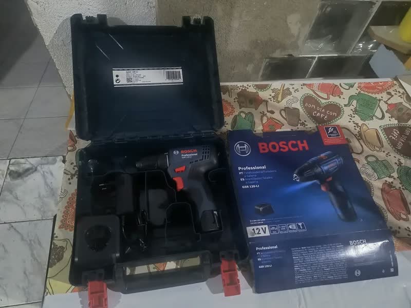 foto de Parafusadeira Furadeira GSR 120-LI 3/8 POL com Bateria 2Ah Carregador Rápido e Maleta Bosch