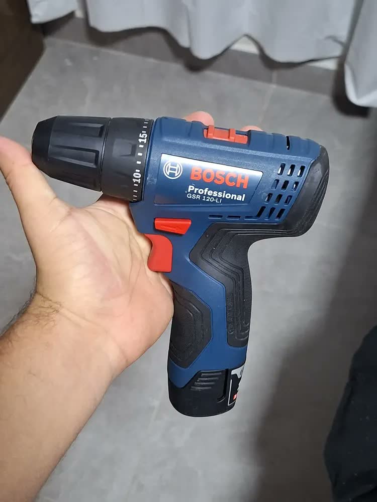 foto de Parafusadeira Furadeira GSR 120-LI 3/8 POL com Bateria 2Ah Carregador Rápido e Maleta Bosch