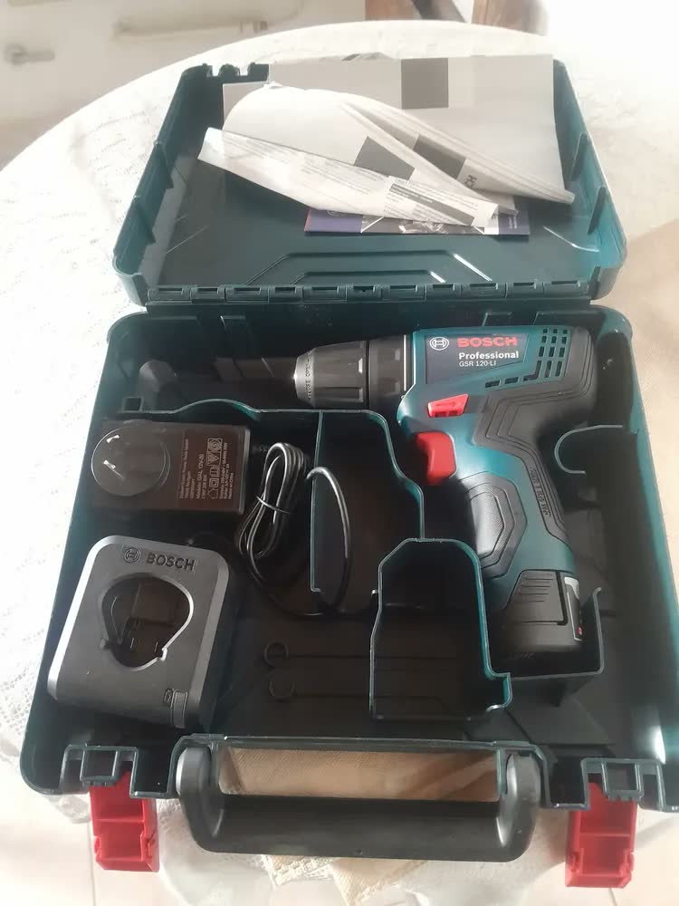 foto de Parafusadeira Furadeira GSR 120-LI 3/8 POL com Bateria 2Ah Carregador Rápido e Maleta Bosch