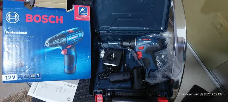 foto de Parafusadeira Furadeira GSR 120-LI 3/8 POL com Bateria 2Ah Carregador Rápido e Maleta Bosch