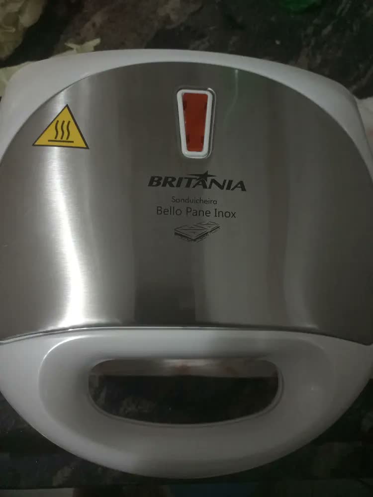 foto de Sanduicheira Britânia Bello Pane Inox Antiaderente Branca 750W