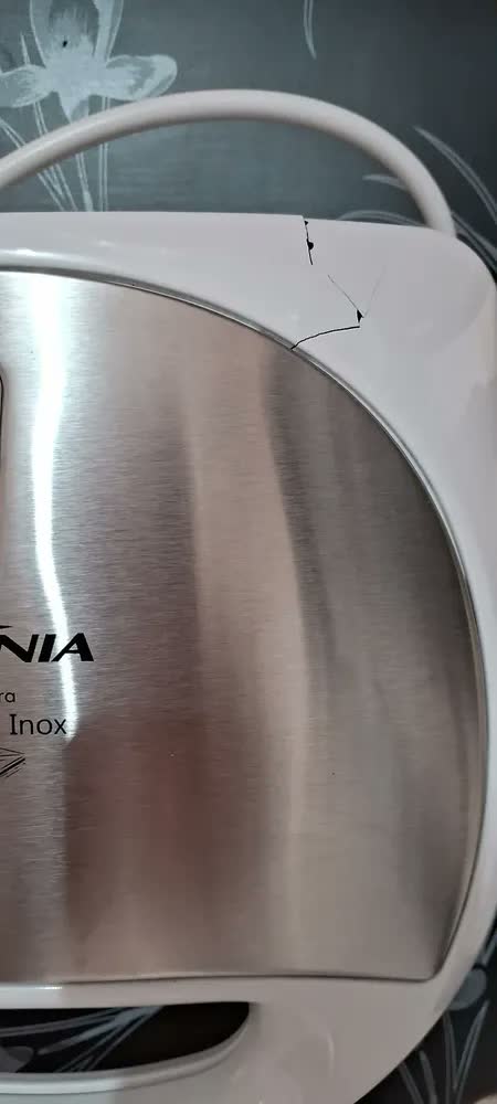 foto de Sanduicheira Britânia Bello Pane Inox Antiaderente Branca 750W
