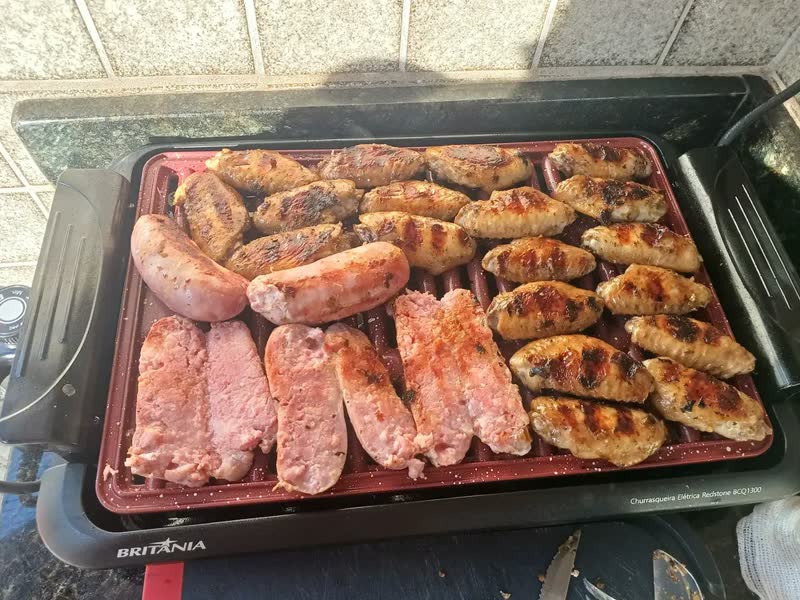 foto de Top Grill Bpe01 Preto 1200w Britânia