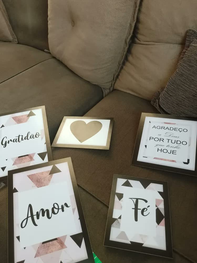 foto de Quadros Decorativos Frases Amor Fé Gratidão Sala Escritório