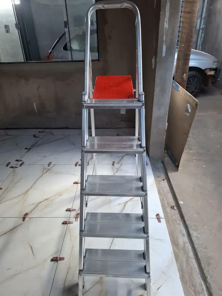 foto de Escada Alumínio Reisam 5 Degraus Tesoura Dobrável 120kg