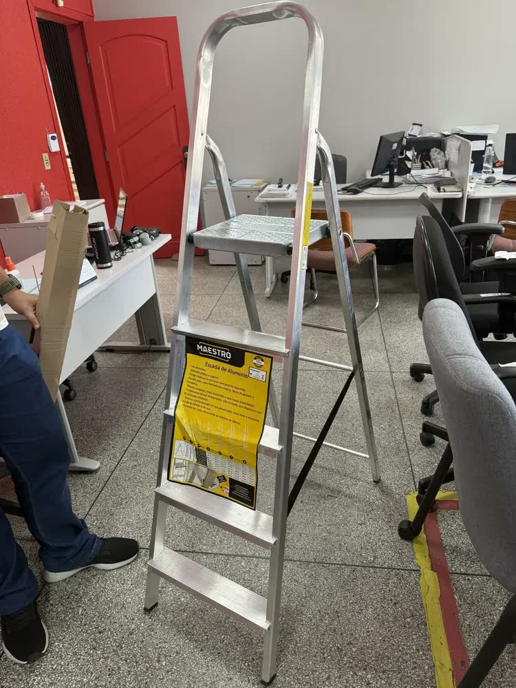 foto de Escada De Alumínio 5 Degraus Maestro