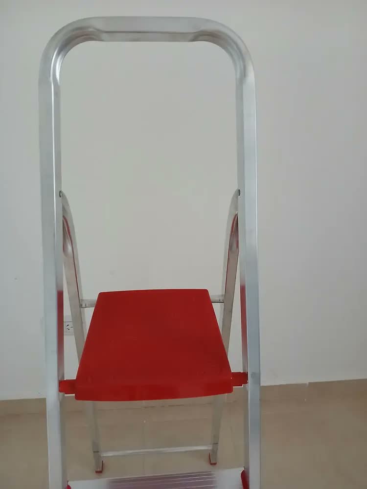 foto de Escada Botafogo Lar & Lazer ESC0063 Doméstica De Alumínio 4 Degraus Prata Cor Phantom red