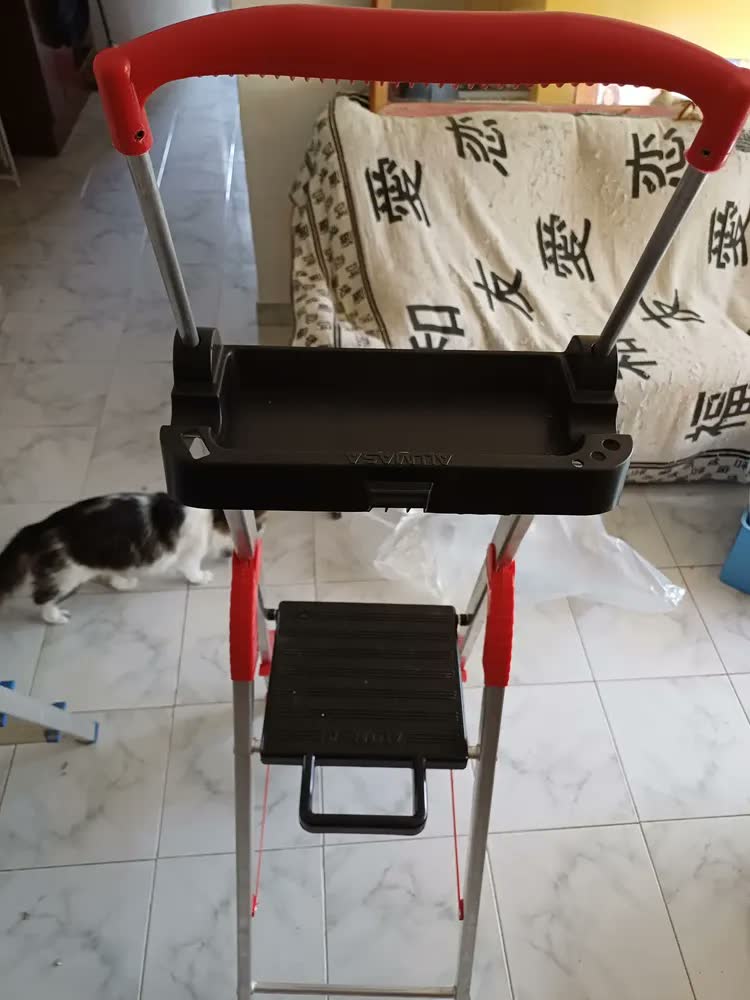 foto de Escada Alumínio 3 Degraus Largos 13cm Dobrável Comfort 150kg Alumasa