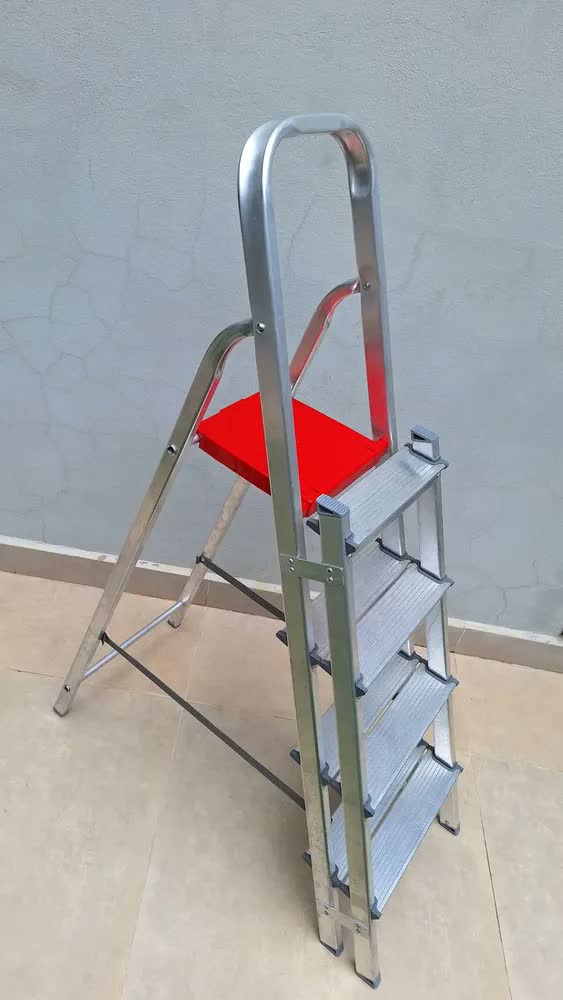 foto de Escada Alumínio Dobrável 4 Degraus Tesoura Reisam 1.3m