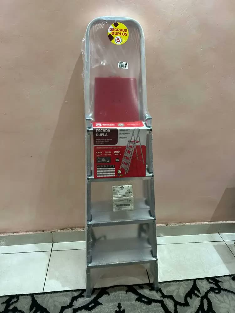foto de Escada Alumínio Dobrável 4 Degraus Tesoura Reisam 1.3m