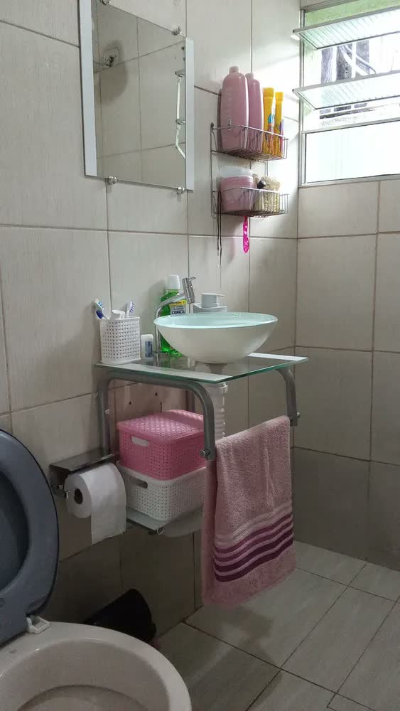 foto de Cesto Organizador Rattan Pequeno 4L Com Tampa Nitron Caixa Organizadora Multiuso Decorativa Banheiro Cozinha Quarto Porta Objetos Plástico Resistente Estilo Vime Moderno Compacto Elegante