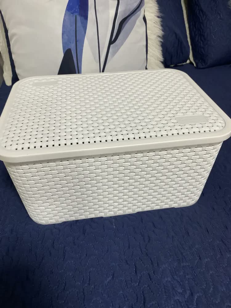 foto de Cesto Organizador Rattan Pequeno 4L Com Tampa Nitron Caixa Organizadora Multiuso Decorativa Banheiro Cozinha Quarto Porta Objetos Plástico Resistente Estilo Vime Moderno Compacto Elegante