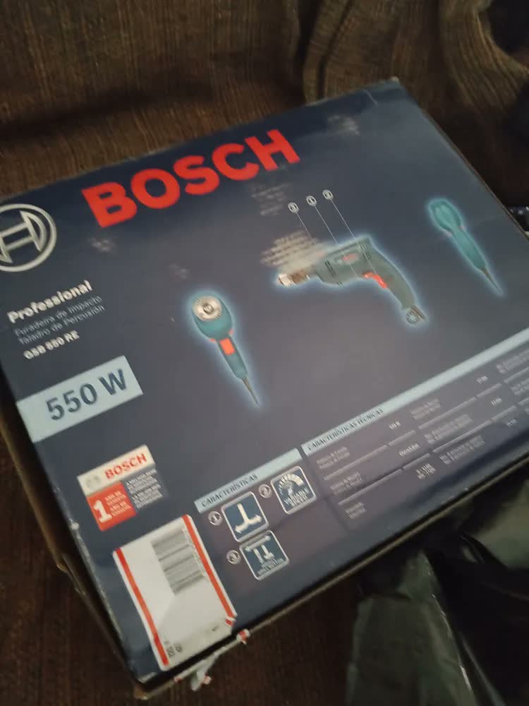 foto de Furadeira De Impacto Bosch GSB 550re 550w C/ Acessórios Cor Azul-turquesa