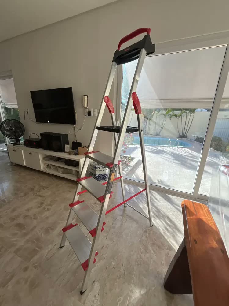 foto de Escada Alumínio 5 Degraus Alumasa Conforto Antiderrapante Dobrável