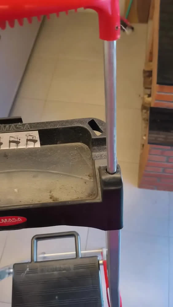 foto de Escada Alumínio 5 Degraus Alumasa Conforto Antiderrapante Dobrável
