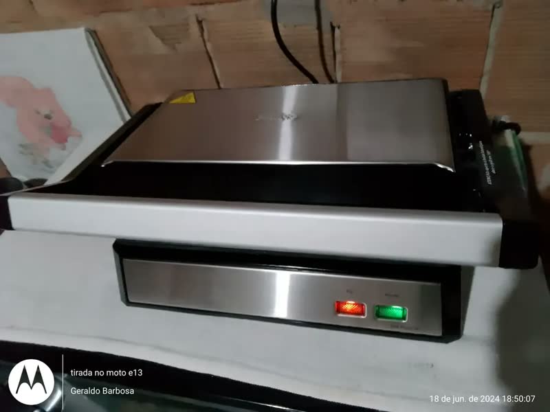 foto de Grill E Sanduicheira Philco PGR21PI Antiaderente 2 Em 1 Inox