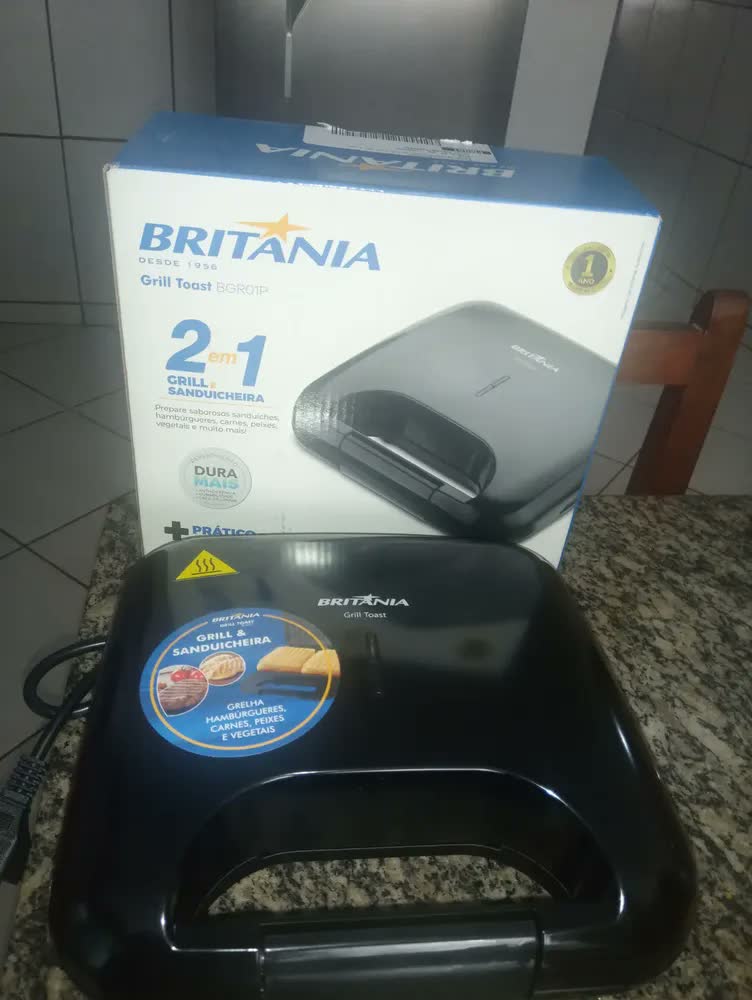 foto de Grill E Sanduicheira Bgr01p Toast Preto 750w Britânia Preto