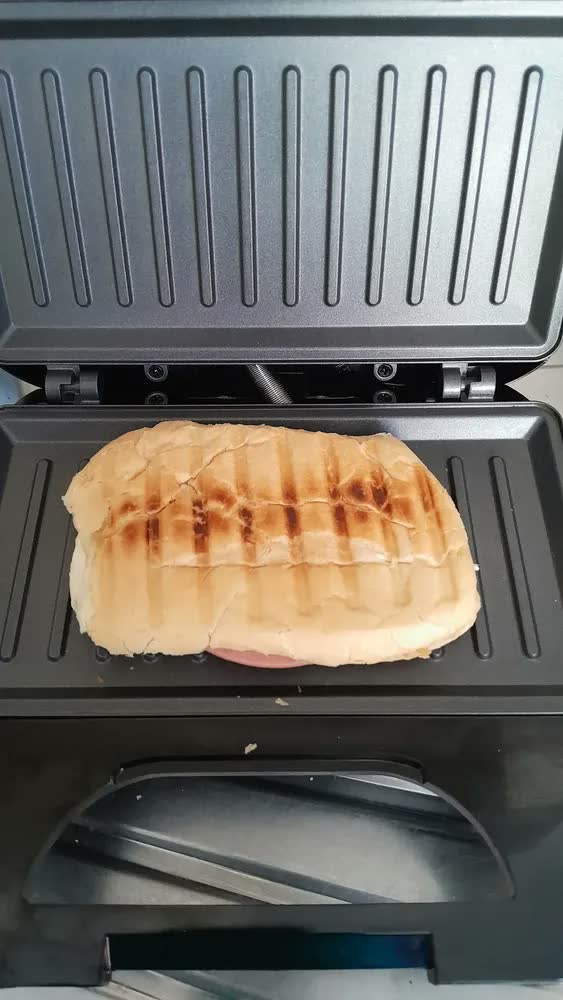 foto de Grill E Sanduicheira Bgr01p Toast Preto 750w Britânia Preto
