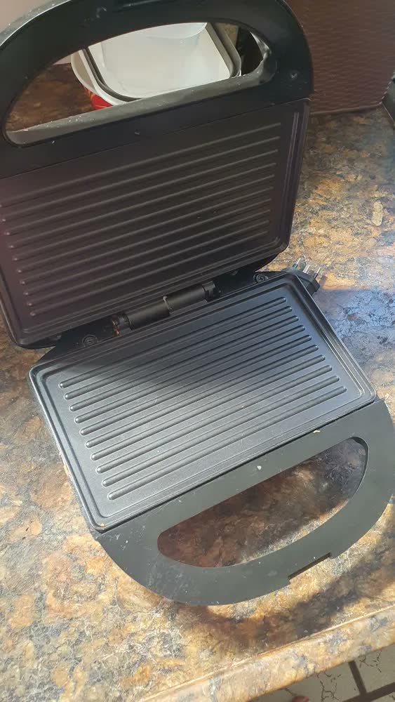 foto de Sanduicheira Elétrica San260 Toast & Grill 750w Preta Cadence