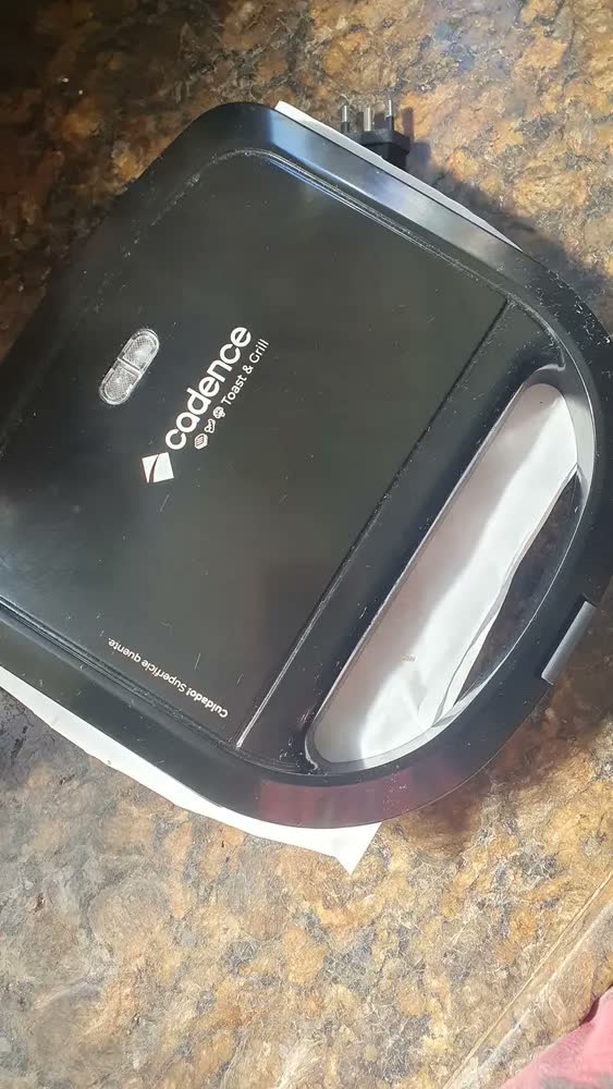 foto de Sanduicheira Elétrica San260 Toast & Grill 750w Preta Cadence