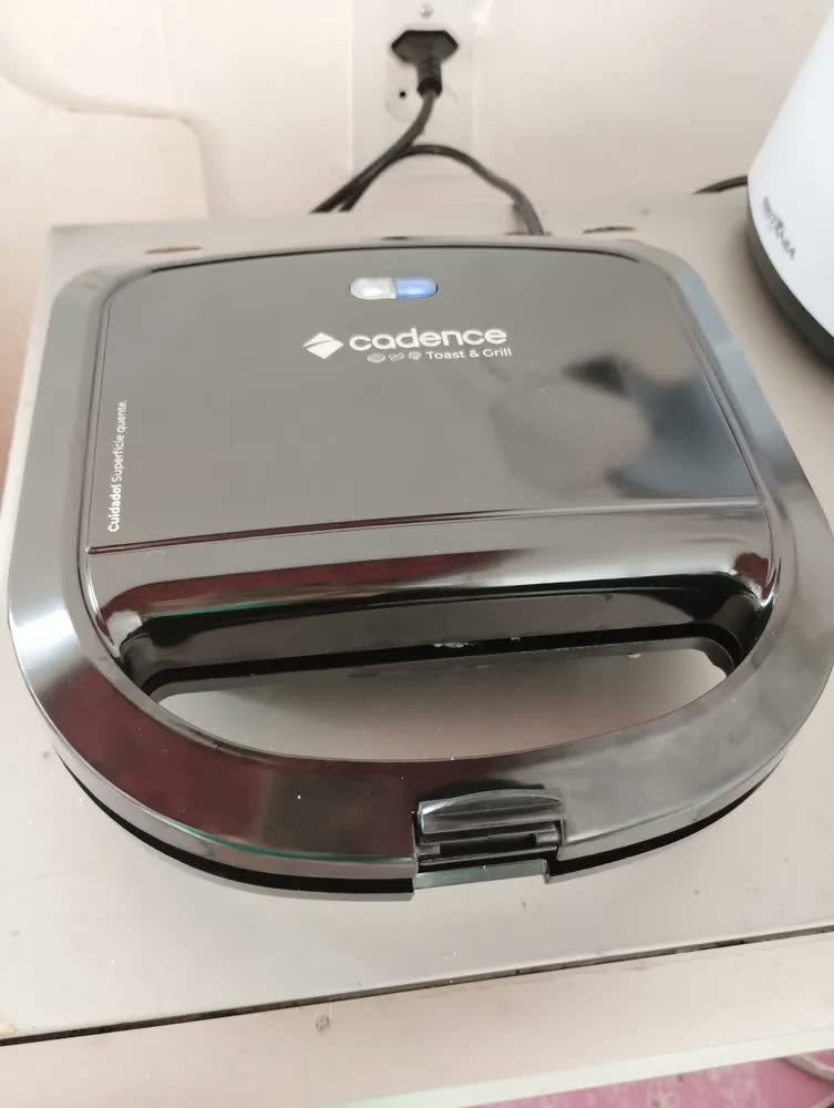foto de Sanduicheira Elétrica San260 Toast & Grill 750w Preta Cadence