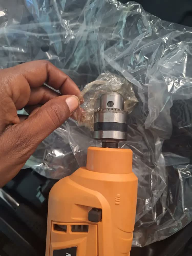 foto de Furadeira com Impacto Mondial 650W FI-RH-01M