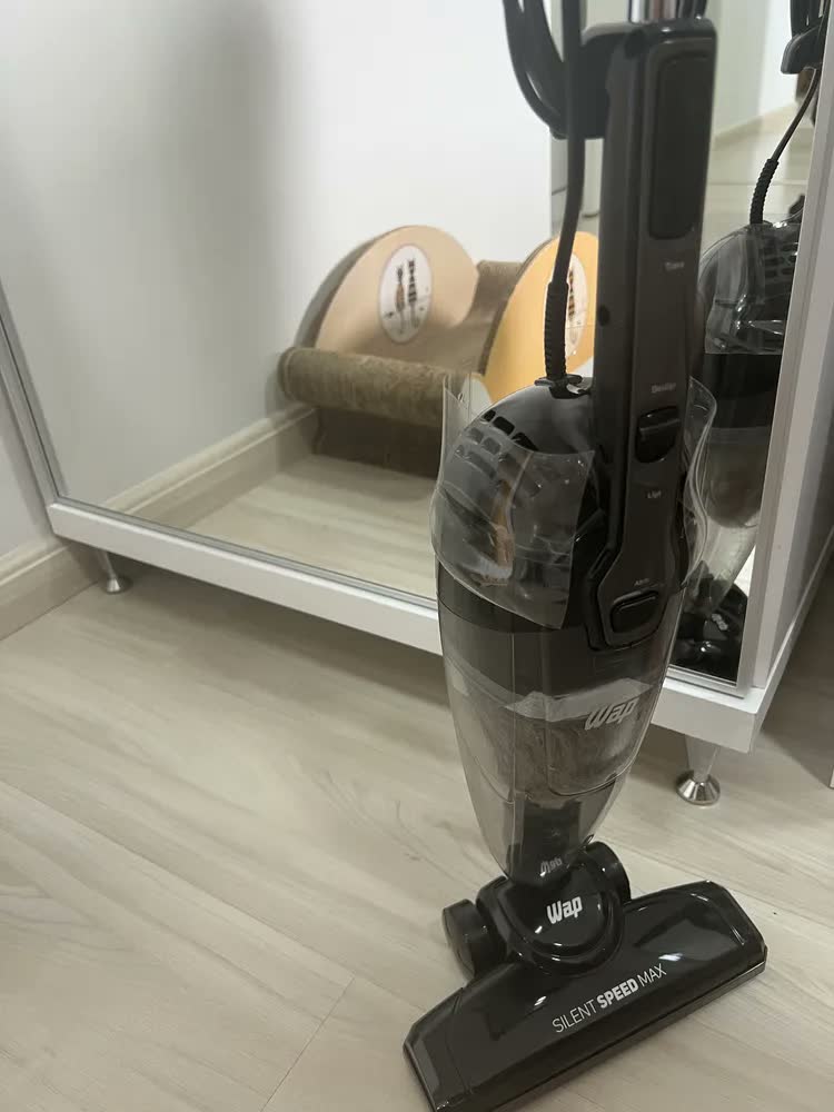 foto de Aspirador de Pó Vertical WAP Silent Speed Max 3 em 1 Filtro HEPA 1350W