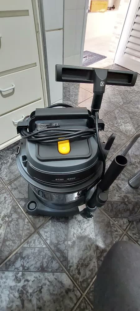 foto de Aspirador De Pó E Água Gt20i 1800w 20l Electrolux Inox 220v