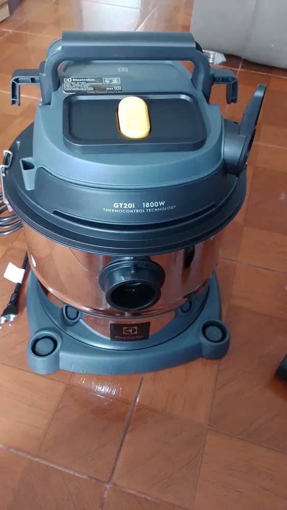 foto de Aspirador De Pó E Água Gt20i 1800w 20l Electrolux Inox 220v