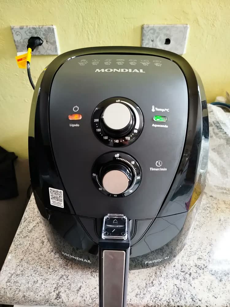 foto de Fritadeira sem óleo air fryer 4L Mondial 1500W AFN-40-BFT