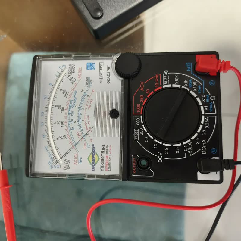 foto de Multímetro Analógico Brasfort FT360 Para Teste Elétrico Com Sinal Sonoro