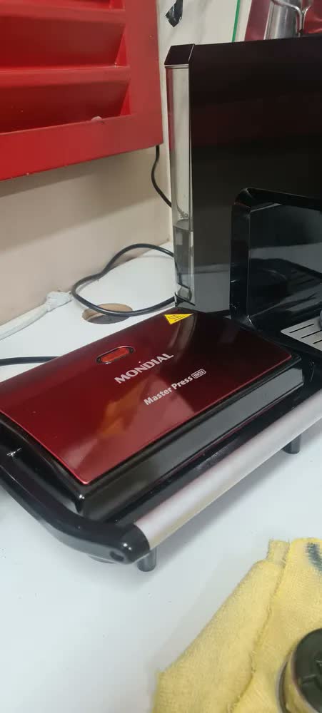 foto de Grill e Sanduicheira Press Grill Red Ceramic PG-01-RC Vermelho e Preto 1000W Mondial