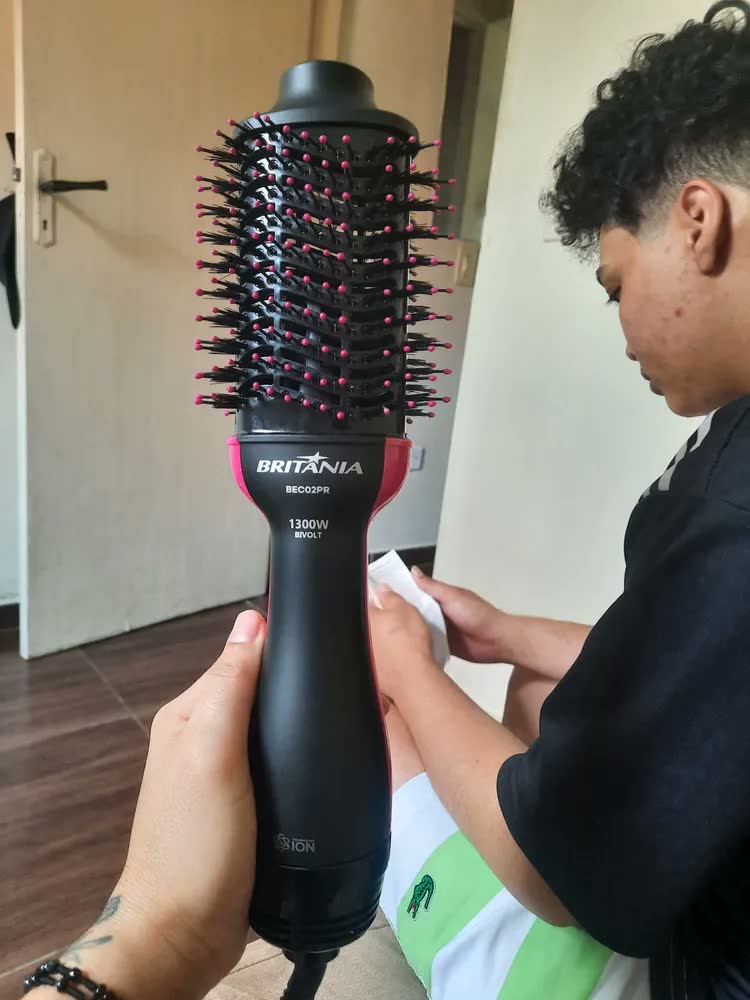 foto de Britânia Escova Secadora Bec02pr 4 Em 1 1300w Cor Preto e Rosa