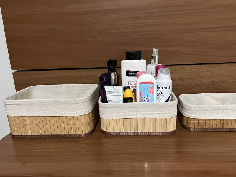 foto de Kit 3 Cestos Bambu Organizador Com Forro Lavável Multiuso Retangular Jogo Vime Sólar Armazenador Guarda Roupa Gaveta Mesas Banheiro