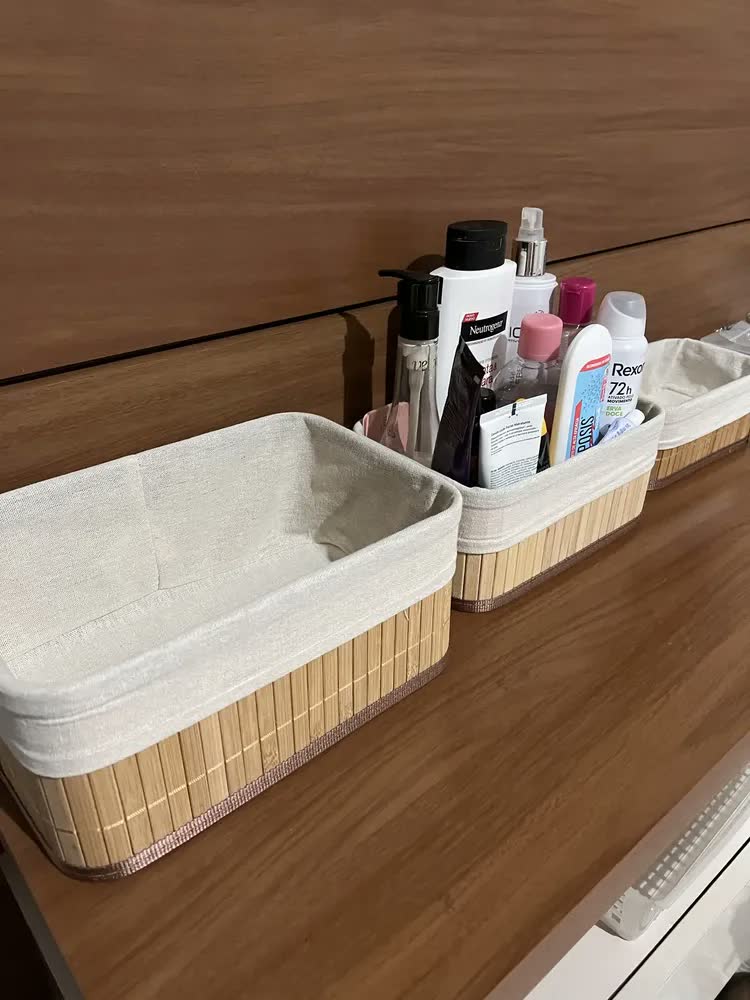 foto de Kit 3 Cestos Bambu Organizador Com Forro Lavável Multiuso Retangular Jogo Vime Sólar Armazenador Guarda Roupa Gaveta Mesas Banheiro