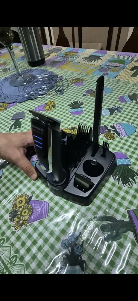 foto de Aparador de Pelos Super Groom 10 Mondial 6W Bivolt BG-03