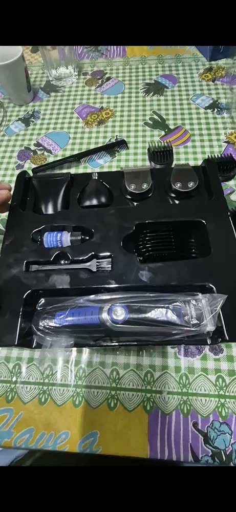 foto de Aparador de Pelos Super Groom 10 Mondial 6W Bivolt BG-03