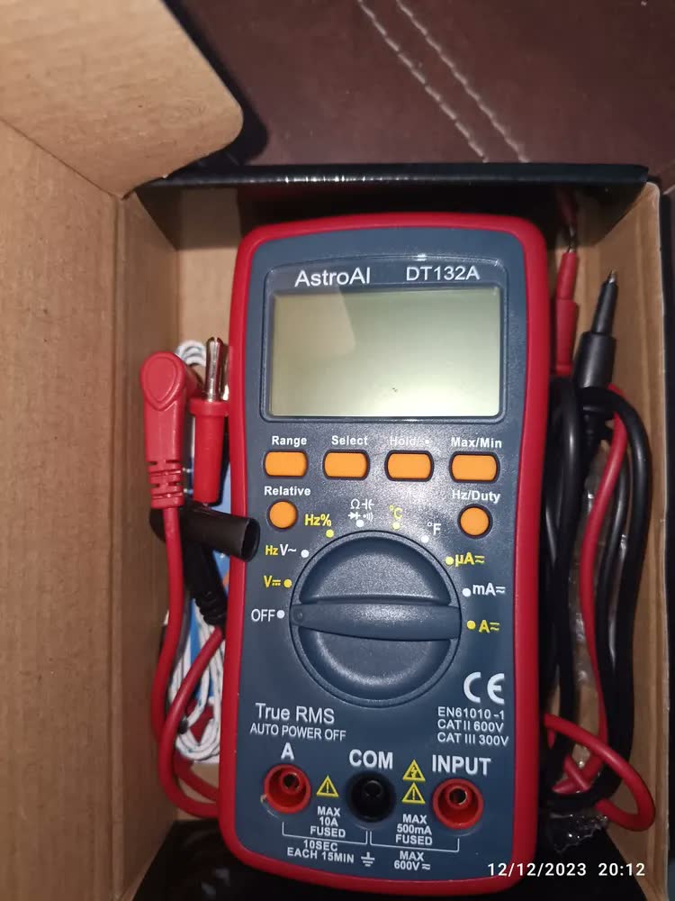 foto de Multímetro Digital Astroai Trms 4000C Com Voltímetro 600v Cc/ca E Variação Automática Rápida Mede Com Precisão A Tensão,a Corrente,a Resistência E A Capacitância