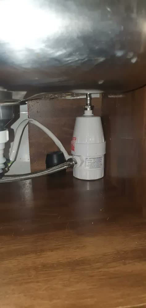 foto de Aquecedor Elétrico Fame 5400W Para Torneira e Lavatório Clima Frio 4026
